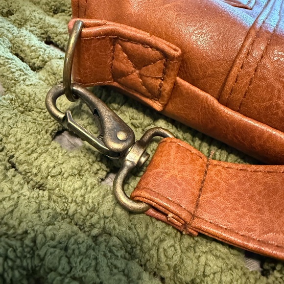 Simply Modern Vegan Leather Tote - Picture 4 of 12